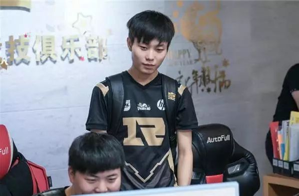 速在足坛引 速在足坛引