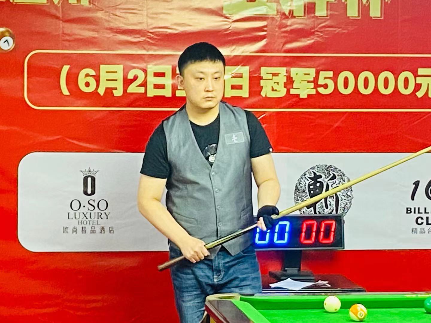 球踢向低威 球踢向低威